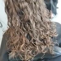 Hidratação de cachos femininos no Studio H em Capinzal/SC