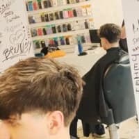 Coloração com luzes no Studio H, barbearia em Capinzal/SC